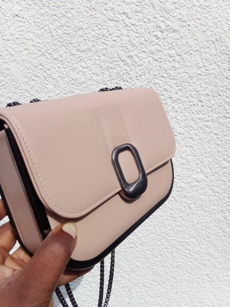 Sac à main élégant chaîne