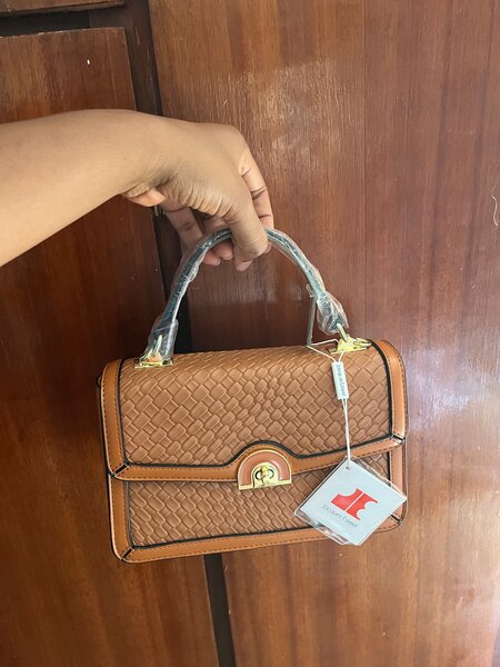 Sac à main en cuir tressé