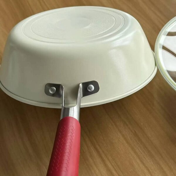 Poêle antiadhésive avec couvercle