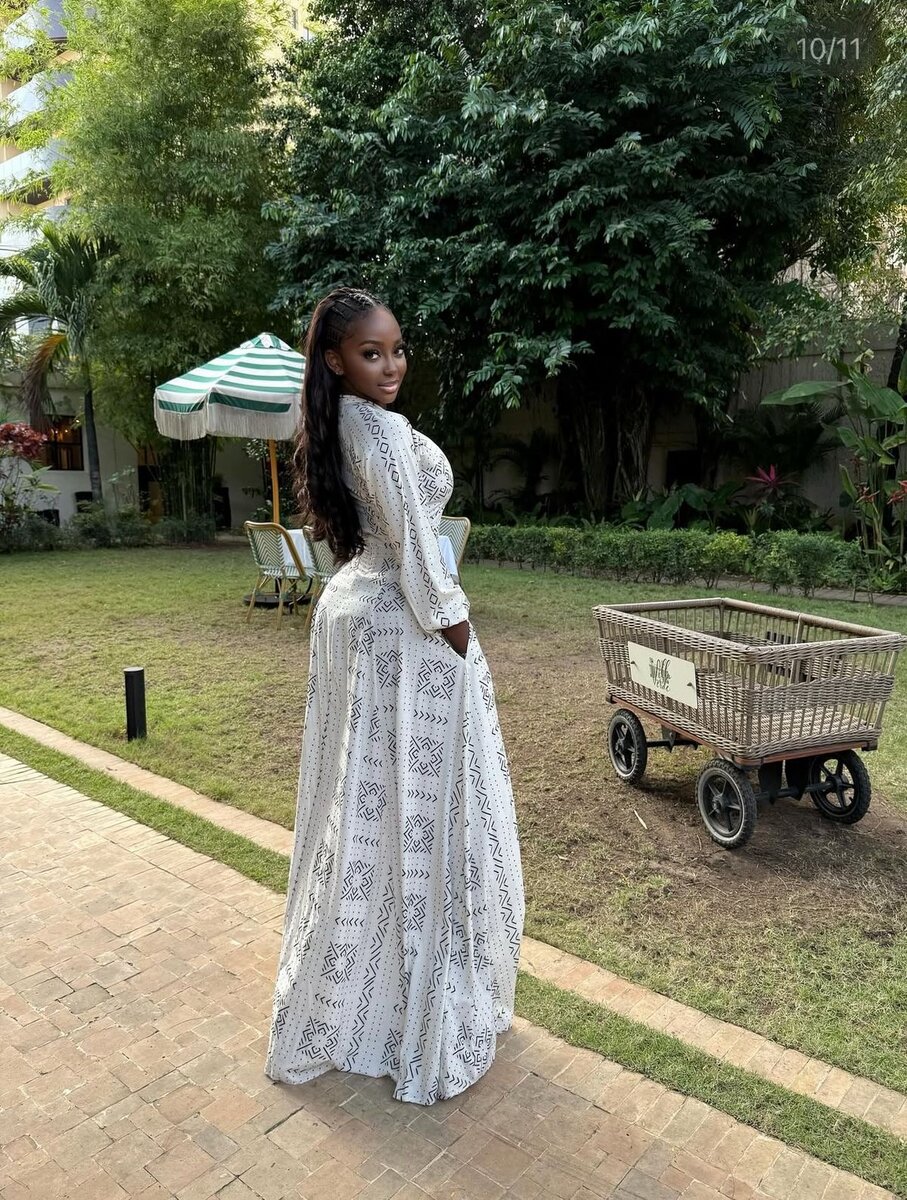 Robe longue blanche en dentelle