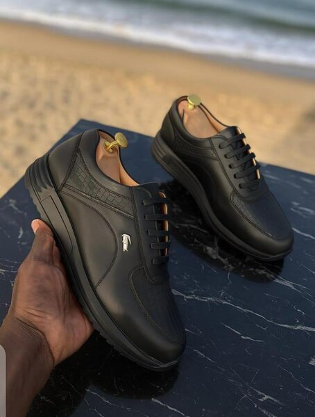 Chaussures en cuir noir homme