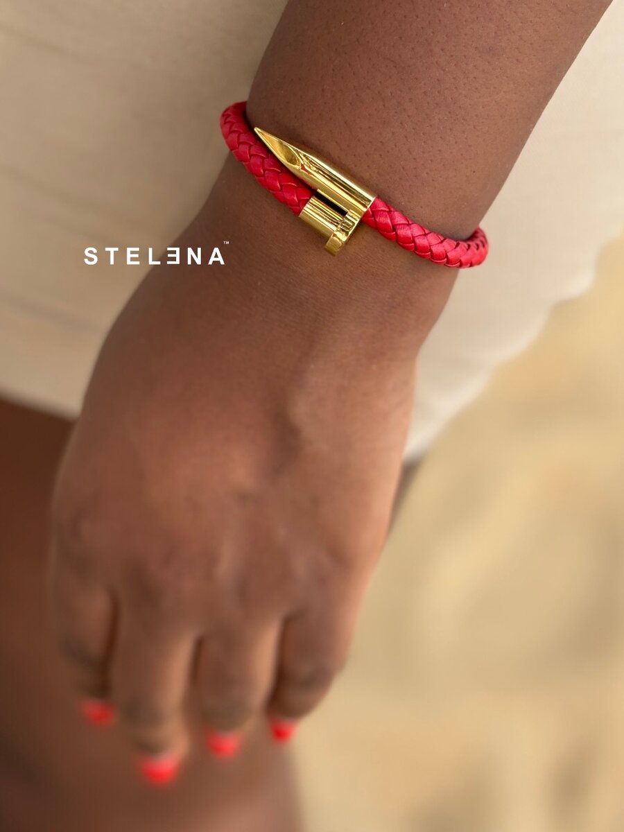 Bracelet rouge en cuir doré
