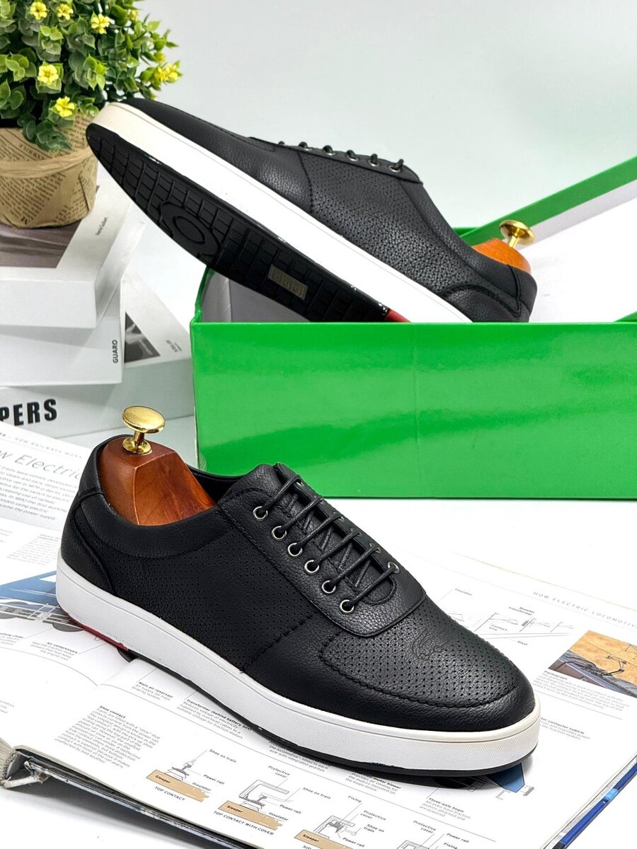 LACOSTE BLACK AND WHITE