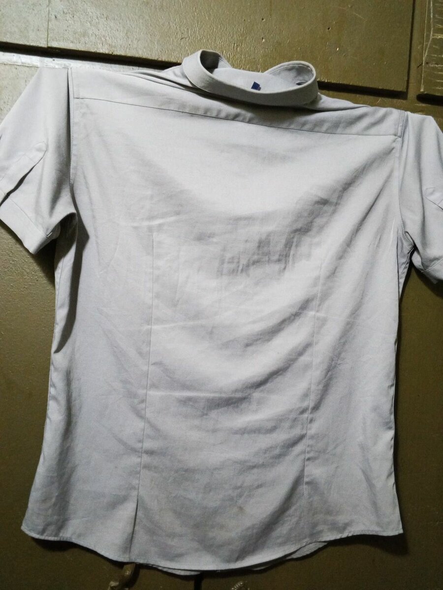 Chemise blanche à manches courtes