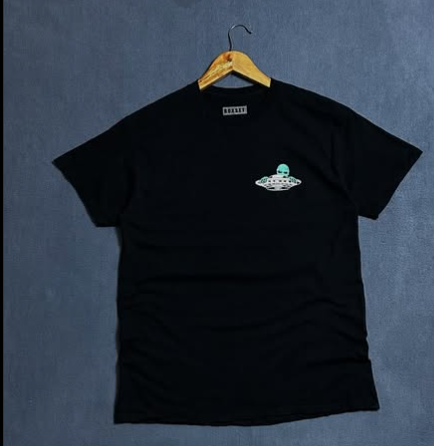 Boxset alien 👽 graphic t shirt size: M 