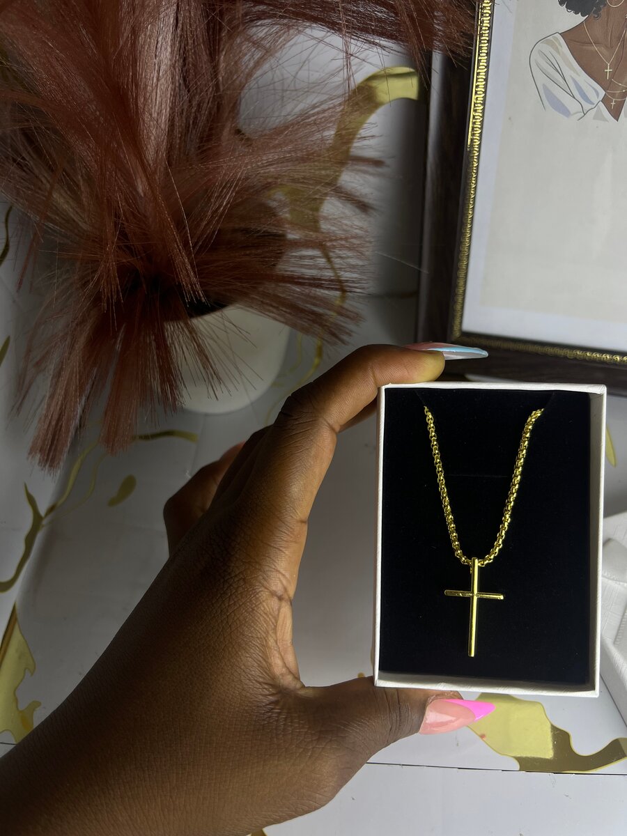 Collier Pendentif Croix Dorée