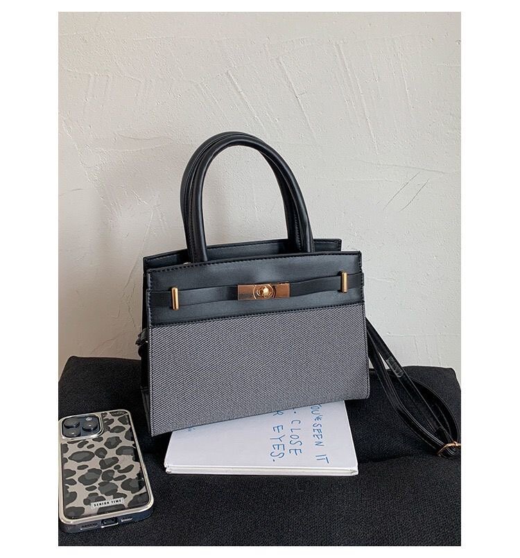 Sac élégant en cuir avec bandoulière