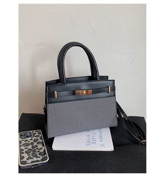 Sac élégant en cuir avec bandoulière