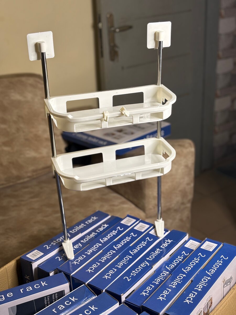 Étagère de cuisine et douche