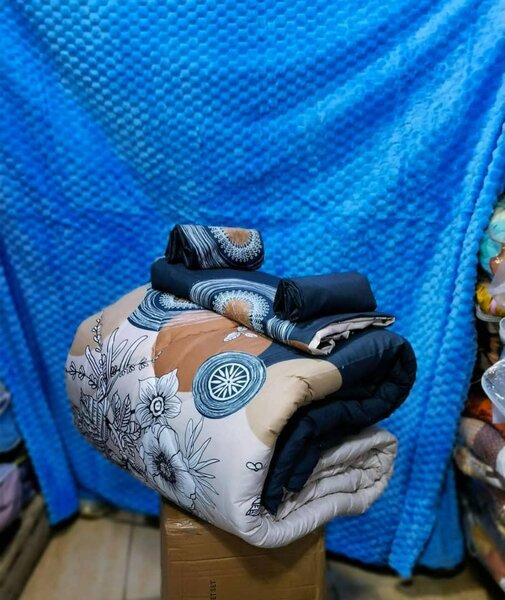 Blanket, pillowcase and bedsit