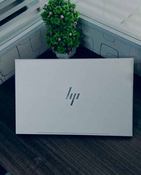 HP Envy 17 Laptop Core i7-1065G7 512GB SSD 12GB Ram