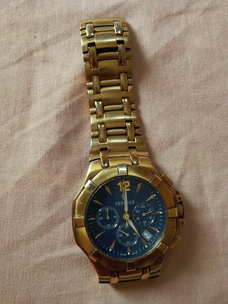 Montre bracelet doré luxe