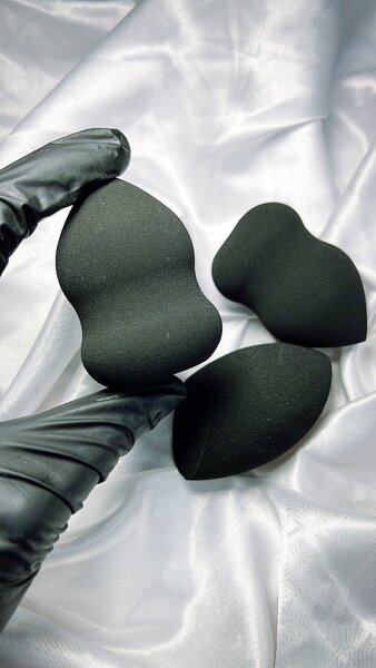 Éponges de maquillage noires