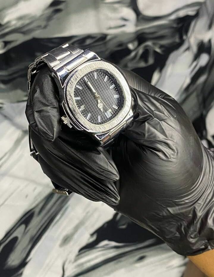 Montre Patek Philippe Calatrava acier