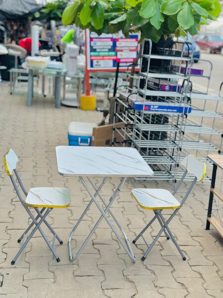 Ensemble table et chaises pliantes