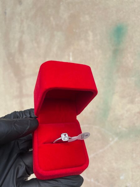 Bague Solitaire en Argent Éclatant