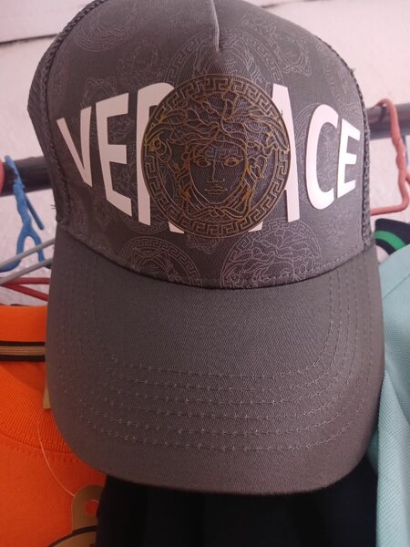 Casquette grise élégante