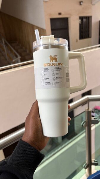 Mug isotherme Stanley avec paille