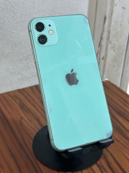 iPhone 11 64gb  san id