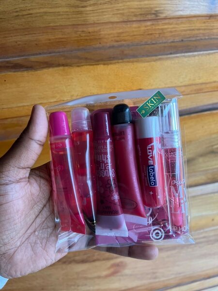 Lipgloss pack of 6 at K100