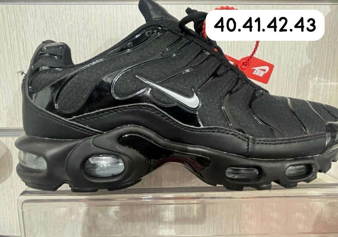 Baskets Noires Homme Modernes