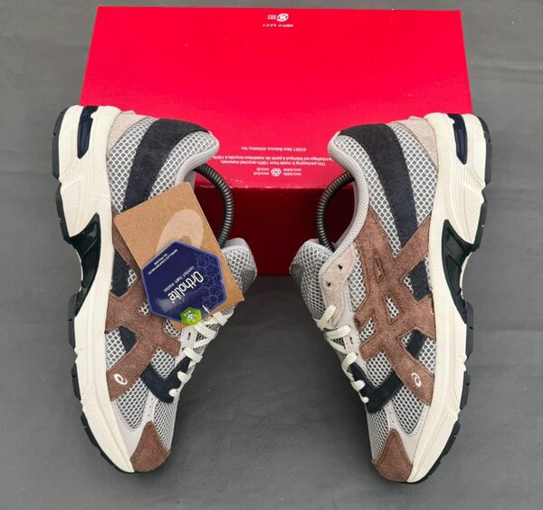 Asics avec son carton