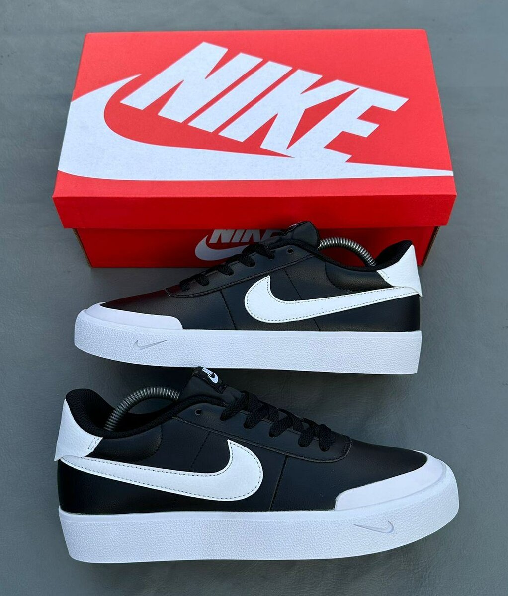 Baskets Nike noires et blanches