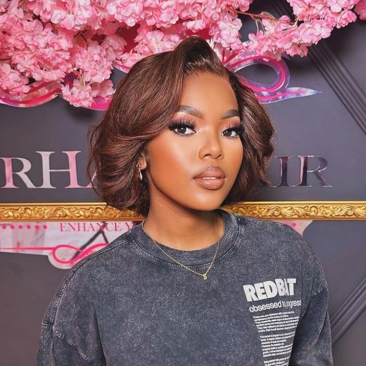 Perruque élégante bouclée