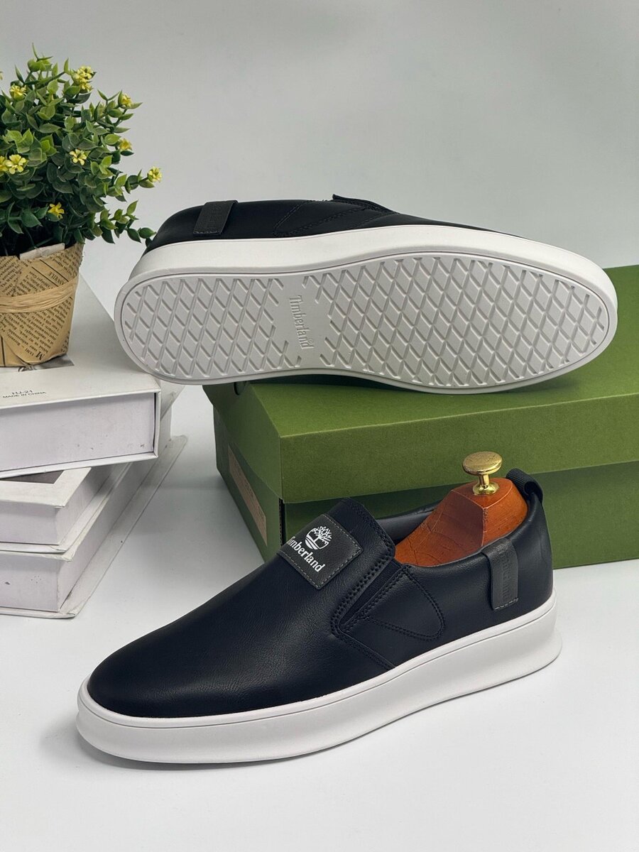 TIMBERLAND BLACK AND WHITE