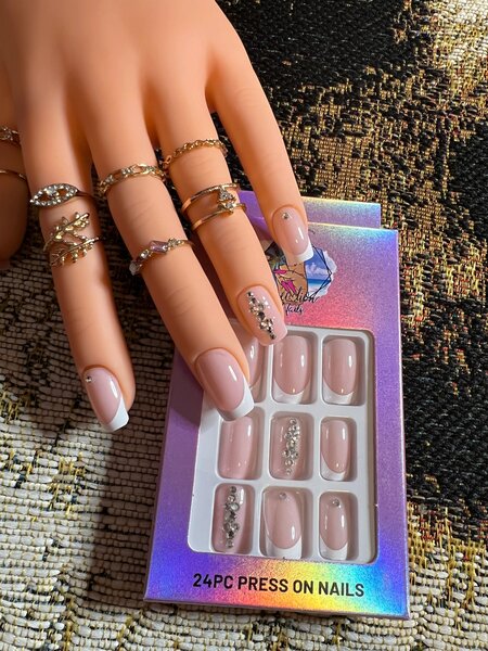 Press on nails