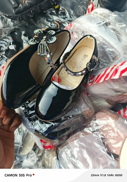 Chaussures Enfant Noires Élégantes