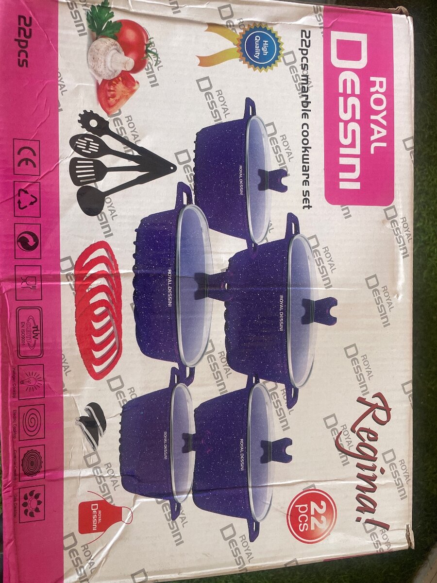 Roys Dessini cookware set