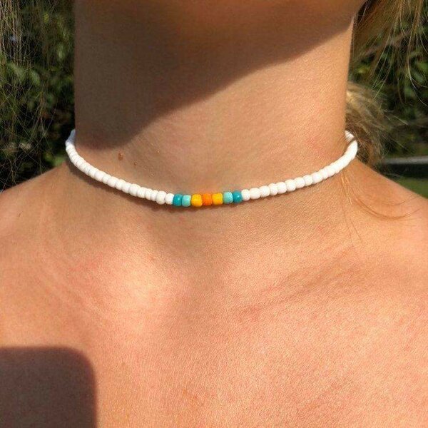 Collier en perles colorées