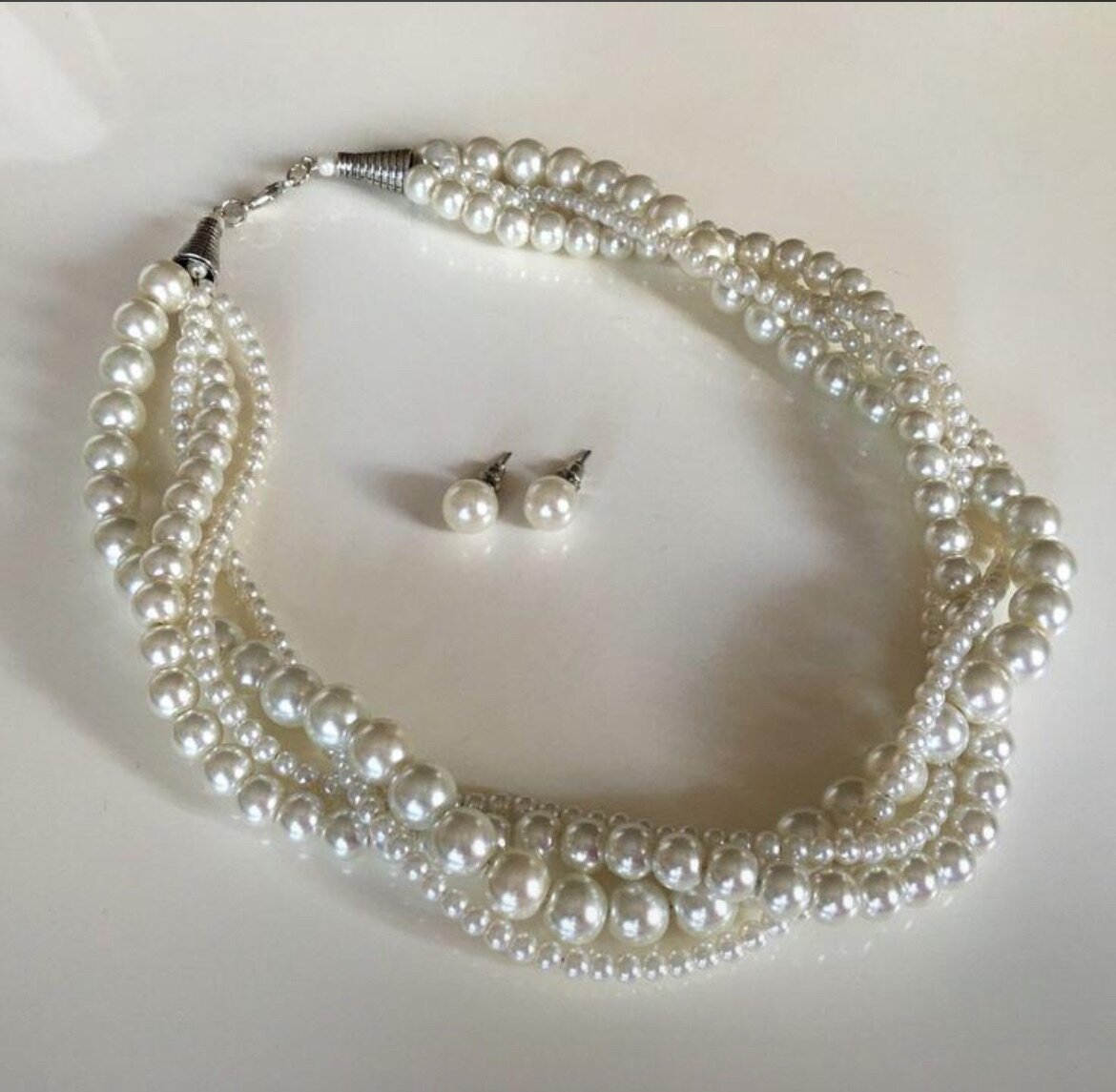 Beaded necklace for ladies