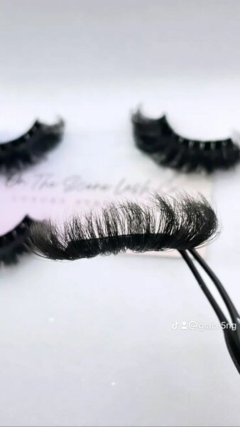 Faux cils volume russe
