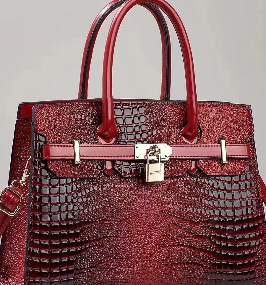 Stylish and fashionable women's bag red