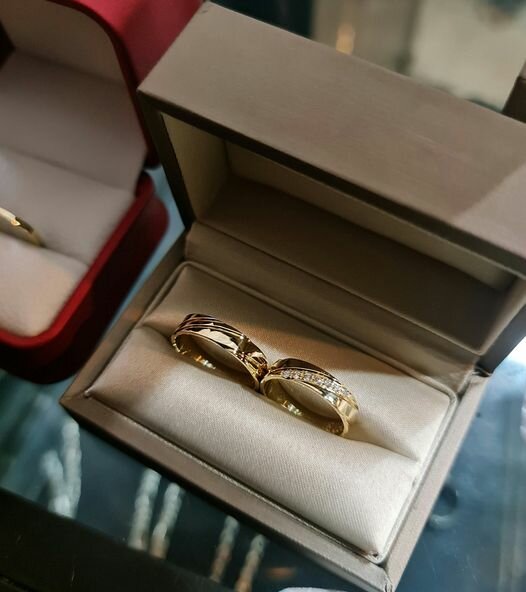 Bague alliance bande incliné or jaune 18k 