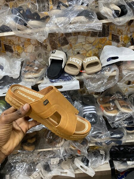 Sandales plates pour homme en cuir