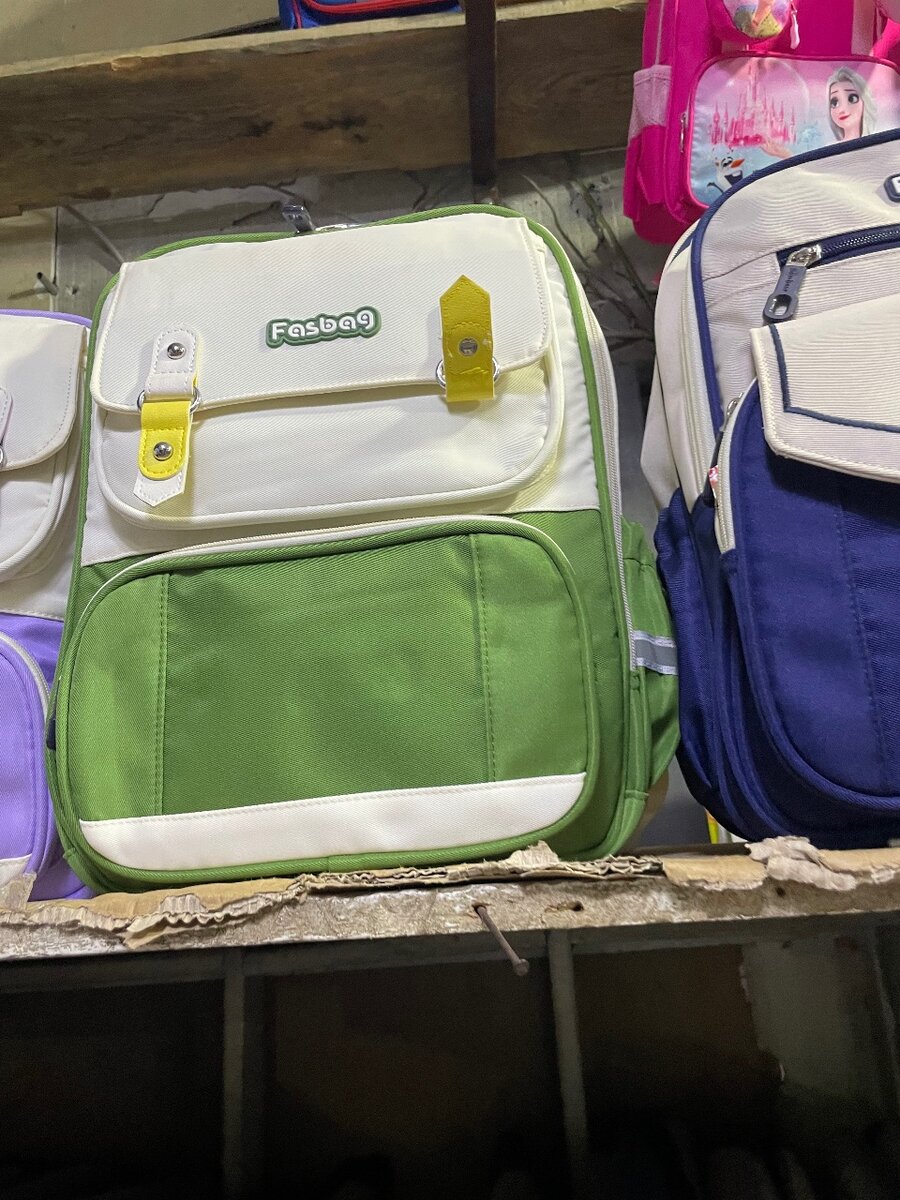Sac à dos scolaire coloré