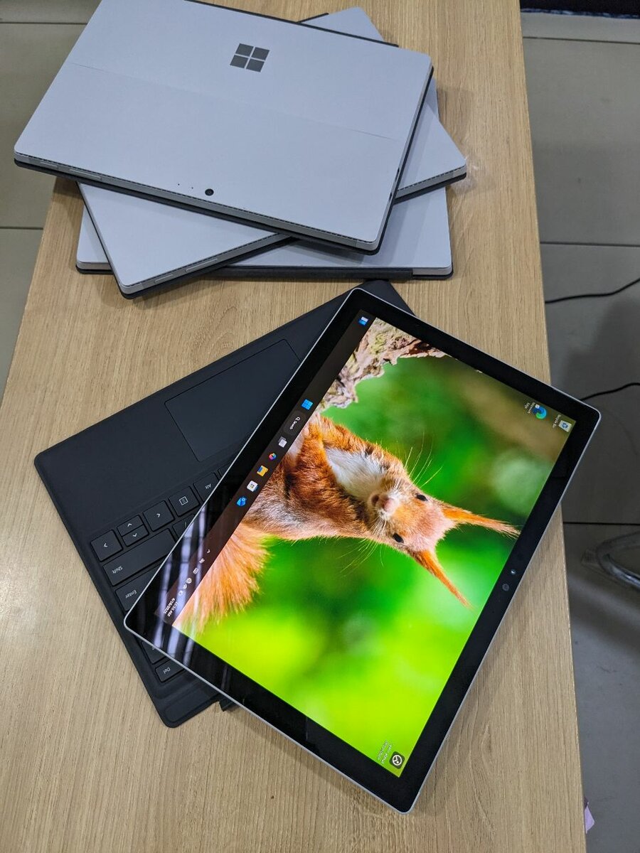 Microsoft Surface Pro 4s