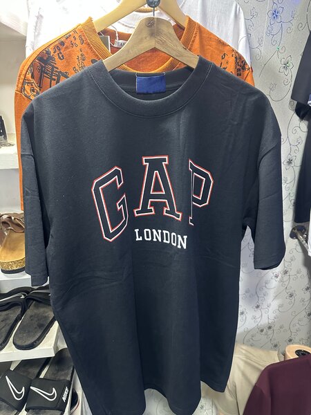 T-shirt moderne imprimée
