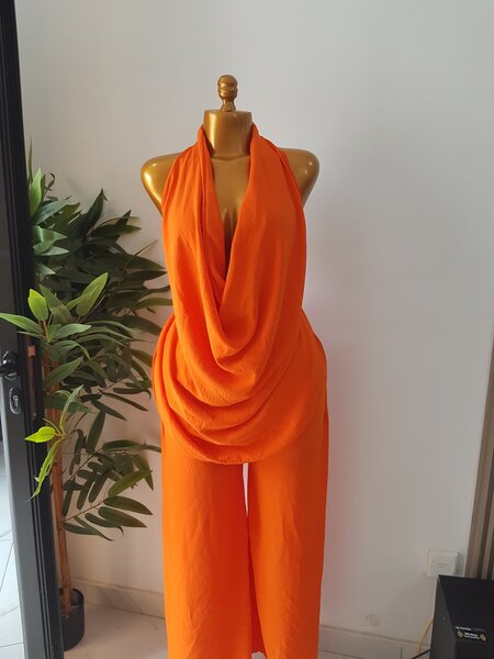 Combinaison élégante dos nu