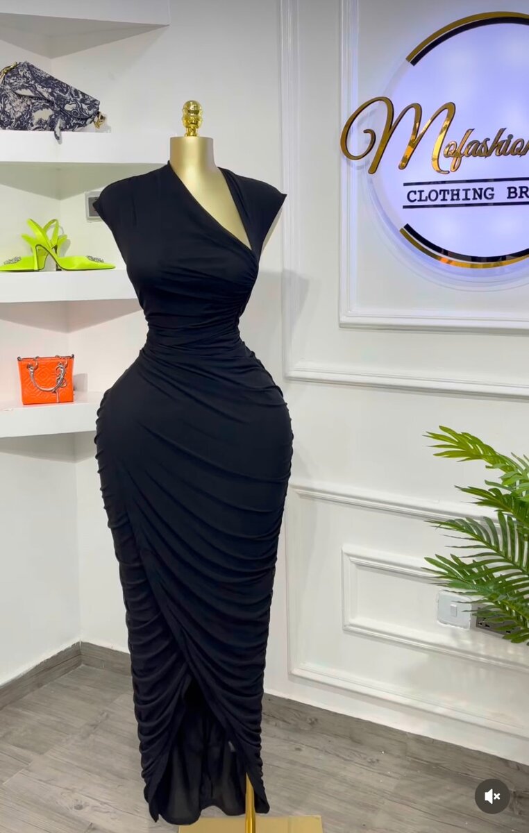 Robe noire moulante élégante