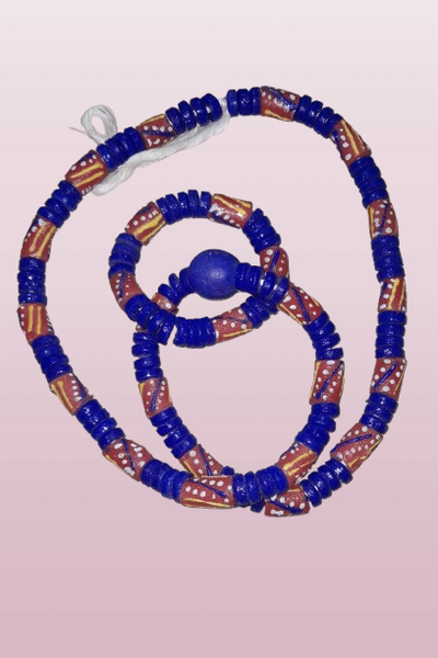 Collier de perles coloré artisanal