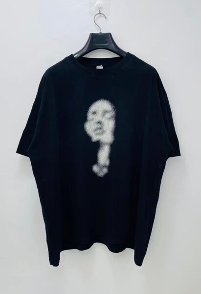 T-shirt noir graphique