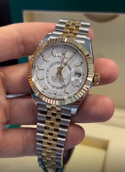 Montre Rolex Sky-Dweller