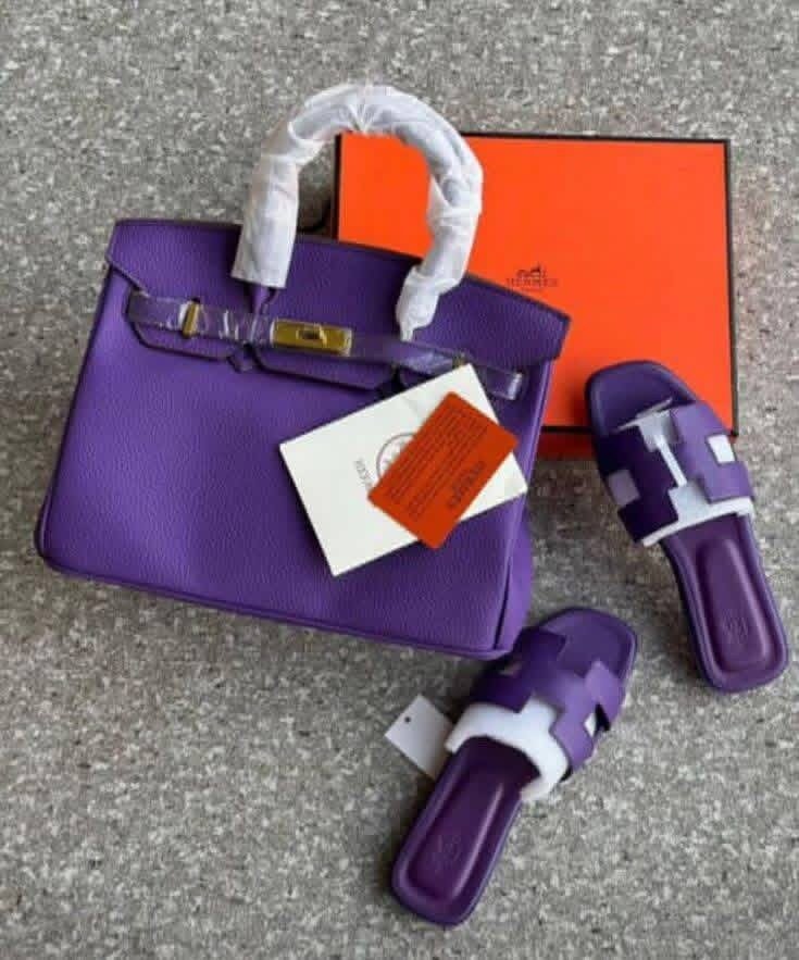 Sac à main en cuir et sandales