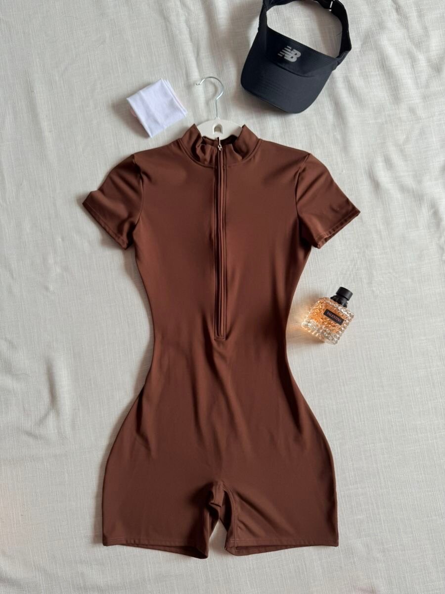 Combinaison moulante zippée