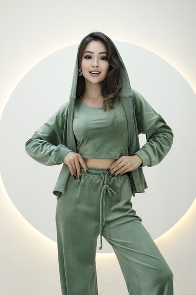 Женские костюмы из велюра