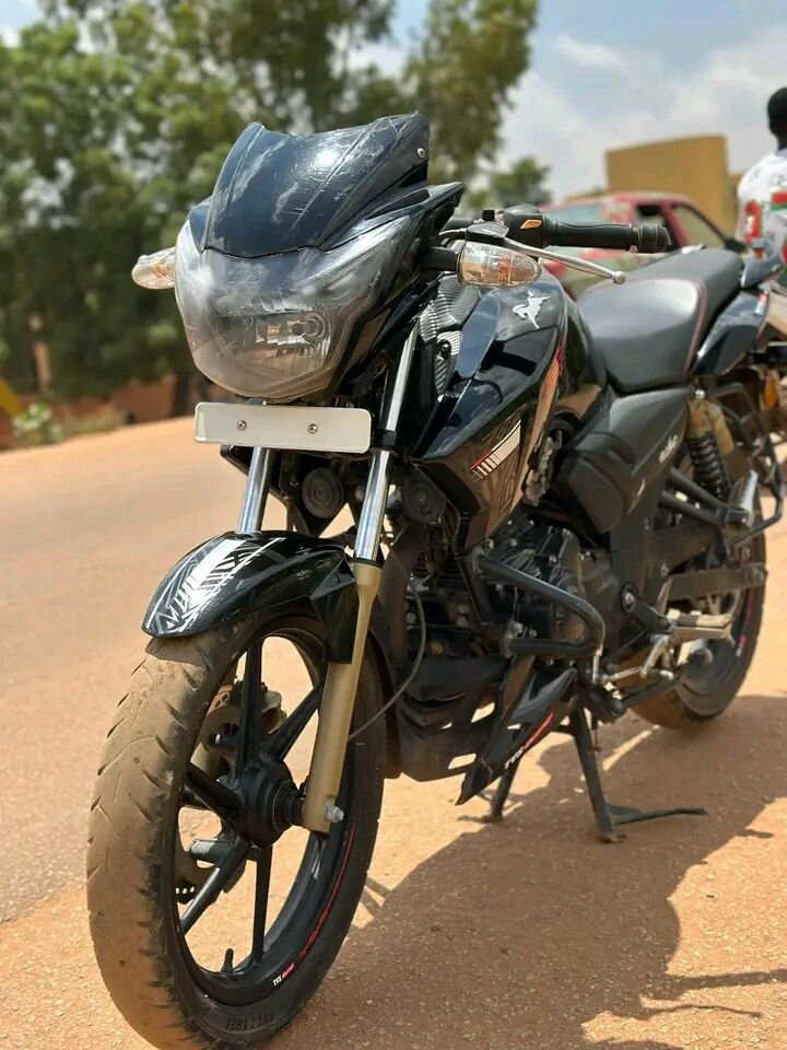 Moto TVS Apache sportive